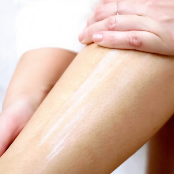 Lait corporel hydratant Topicrem Mela uniformise teint